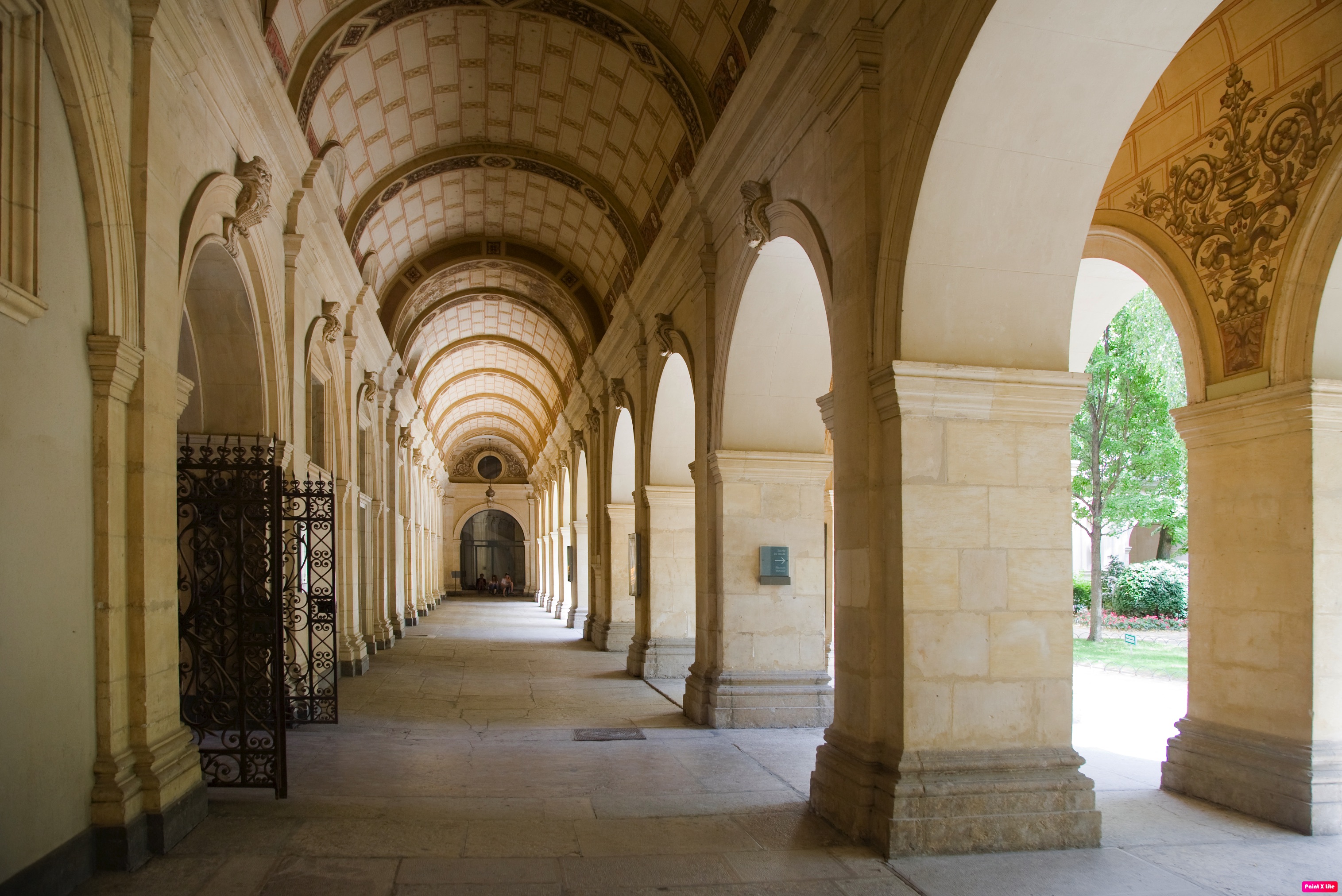 Arcades du cloître du musée