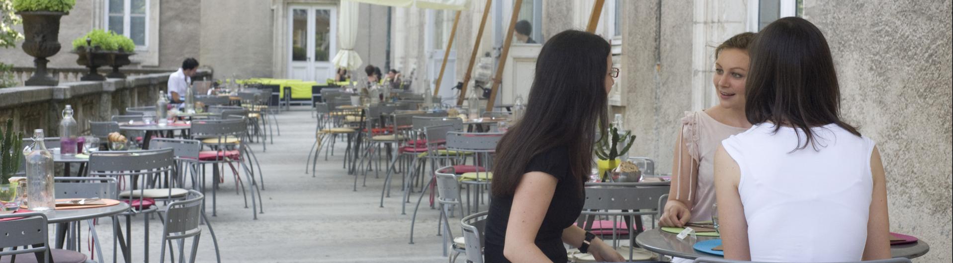 cafe restaurant