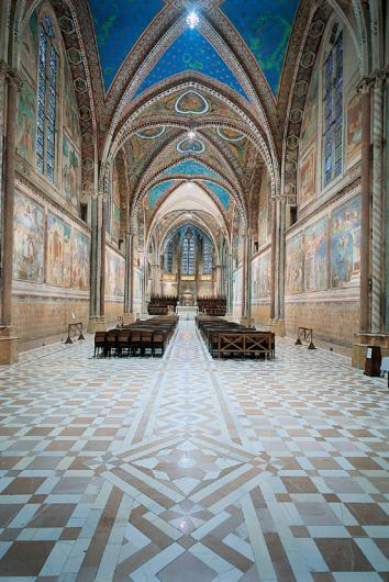 Vue intérieure de la basilique supérieure d'Assise