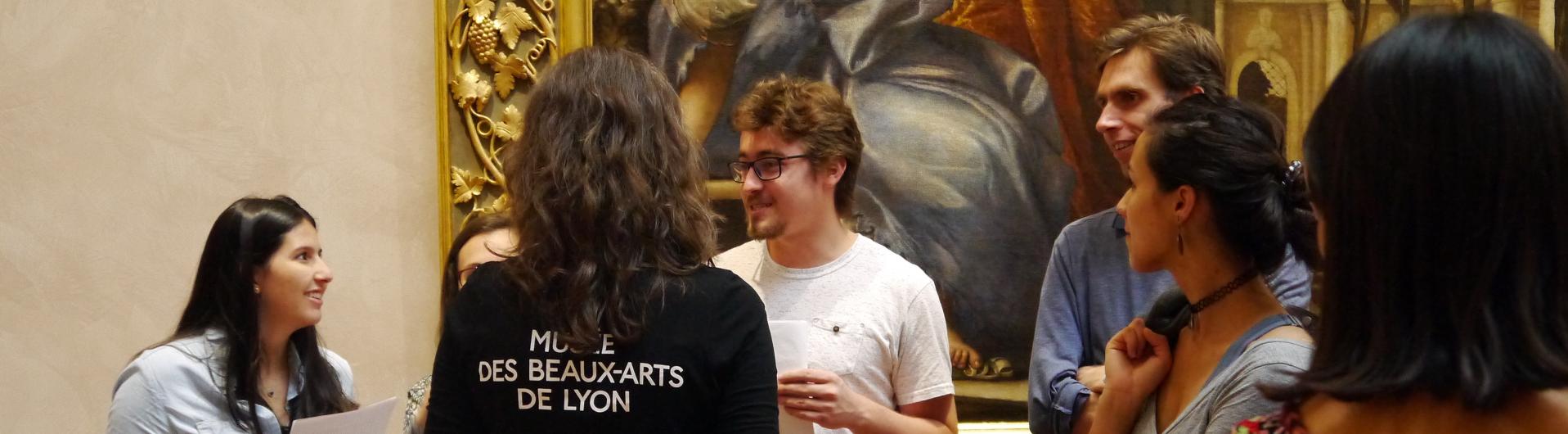 étudiants au musée