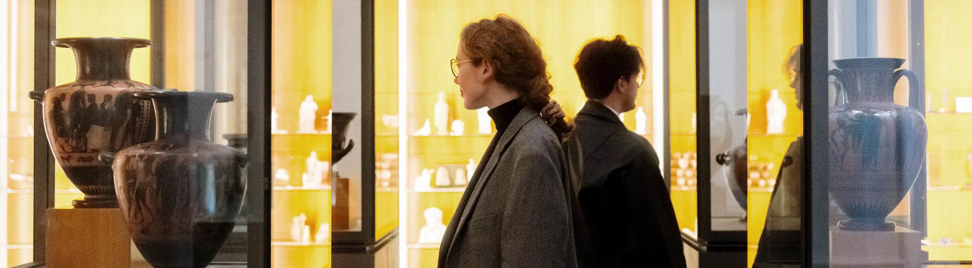 Des visiteurs dans les salles