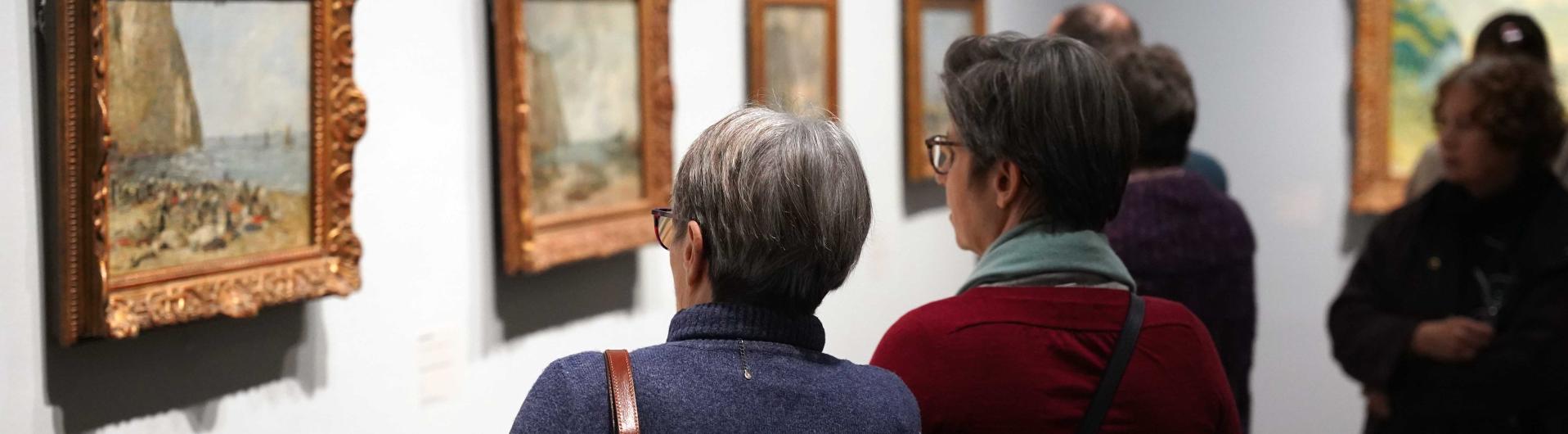 Vue de salle de l'exposition Etretat