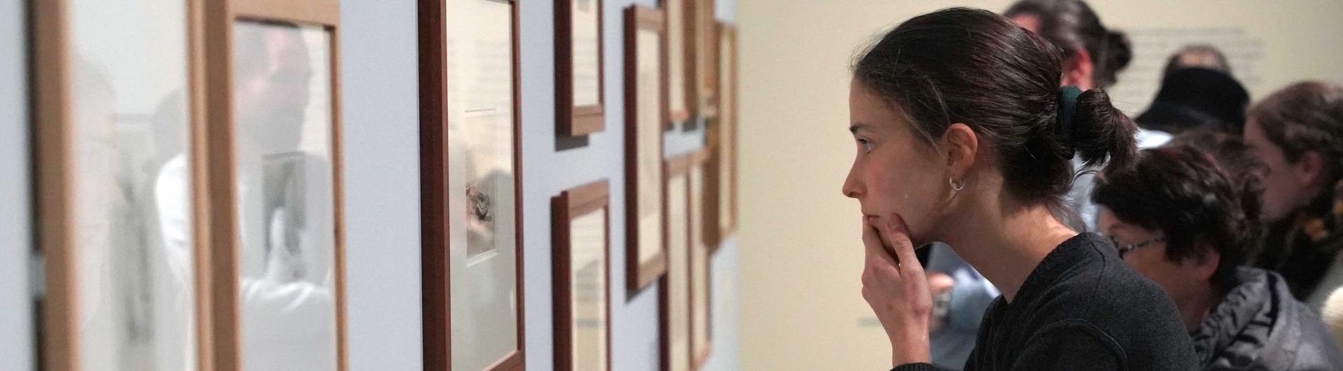 Vue de salle de l'exposition Etretat