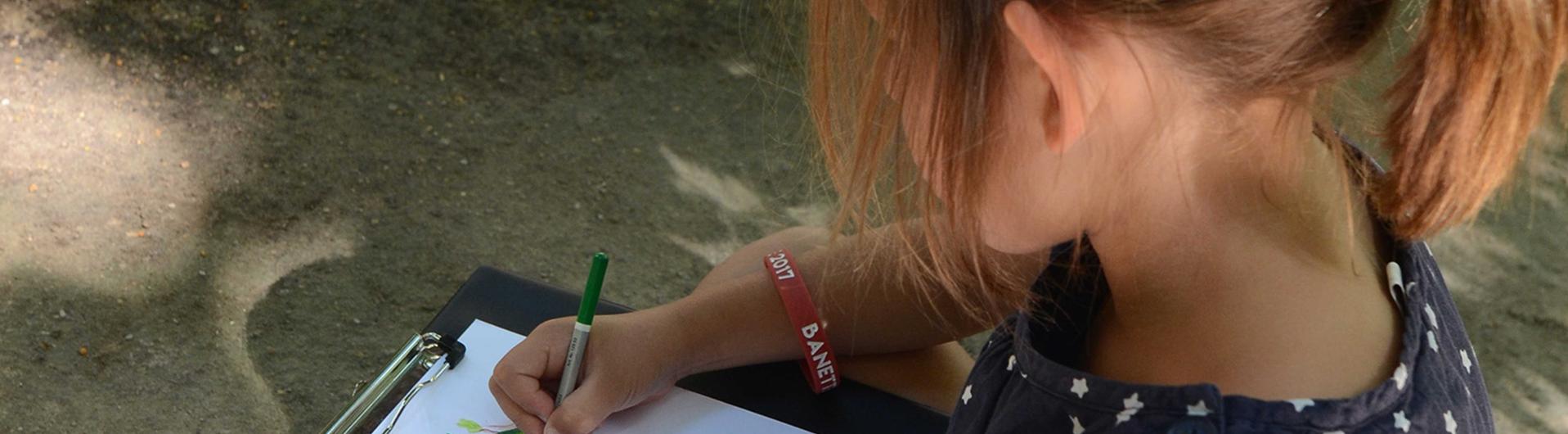 Enfant dans le jardin