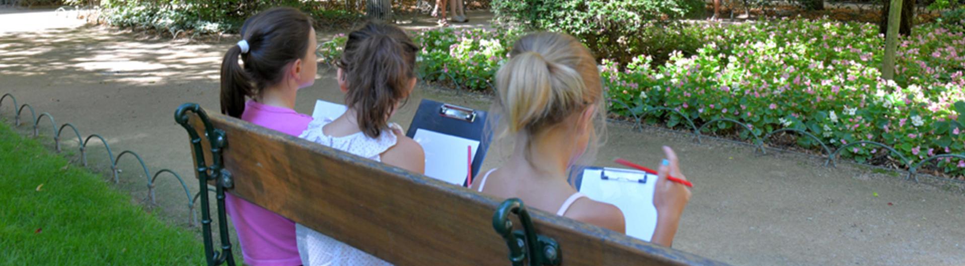 Enfants dans le jardin