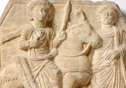 Bas-relief au dieu cavalier Manemos, vers le IIe siècle après J.-C., Doura-Europos (Syrie)