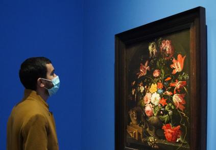 Visiteur devant Abraham Mignon, Chat renversant un vase de fleurs, XVIIe s.