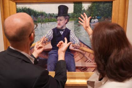 Des visiteurs devant "Partie de bateau"