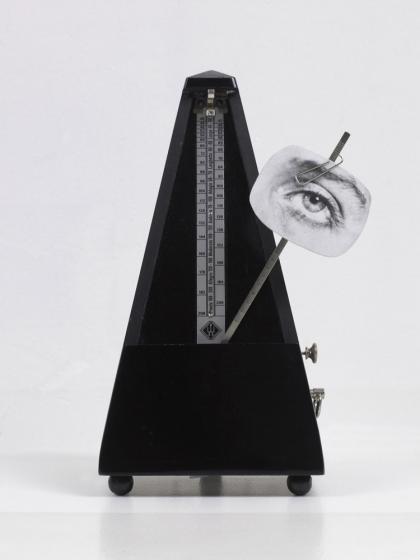 Man Ray, Objet indestructible, 1923-1933 [1965], Assemblage, 22,7 × 10,7 × 11 cm. Paris, Galerie Eva Meyer © MAN RAY TRUST / ADAGP, Paris, 2013 © Marc Domage