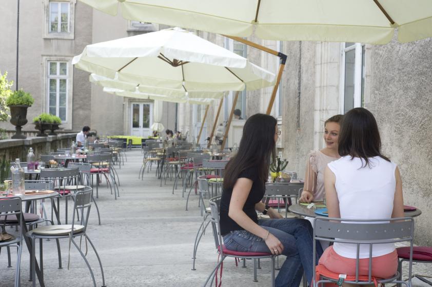 cafe restaurant