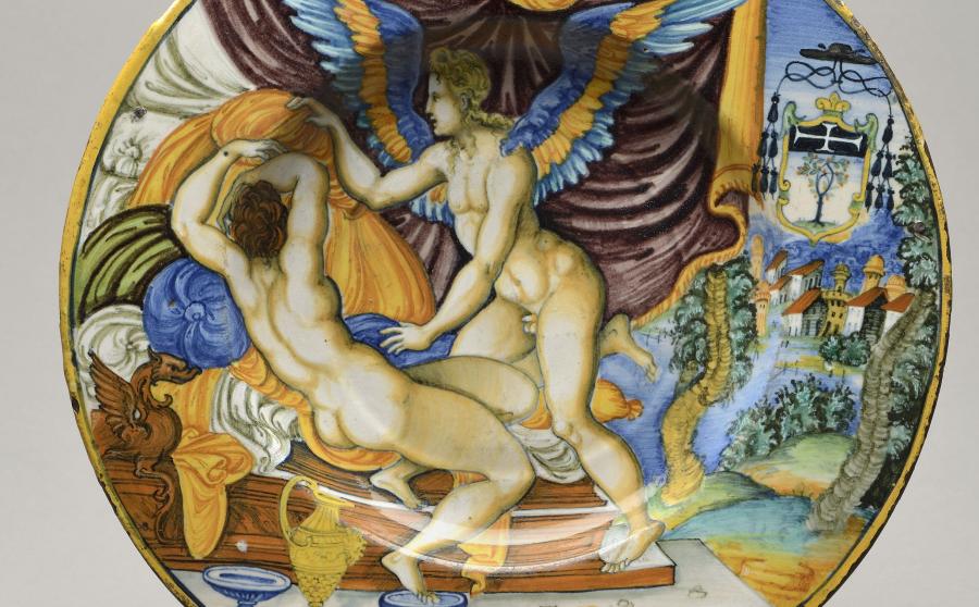 Italie, Assiette à bords plats Psyché et l’Amour d’après une gravure de Gian Giacomo Caraglio, 1542