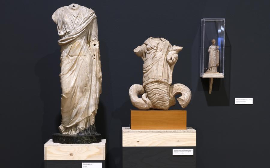 Sculptures du Musée des Beaux-Arts de Lyon : Femme drapée, Isis-Thermoutis et Femme au miroir. 16e Biennale d' art contemporain de Lyon, Musée d’art contemporain – macLYON
