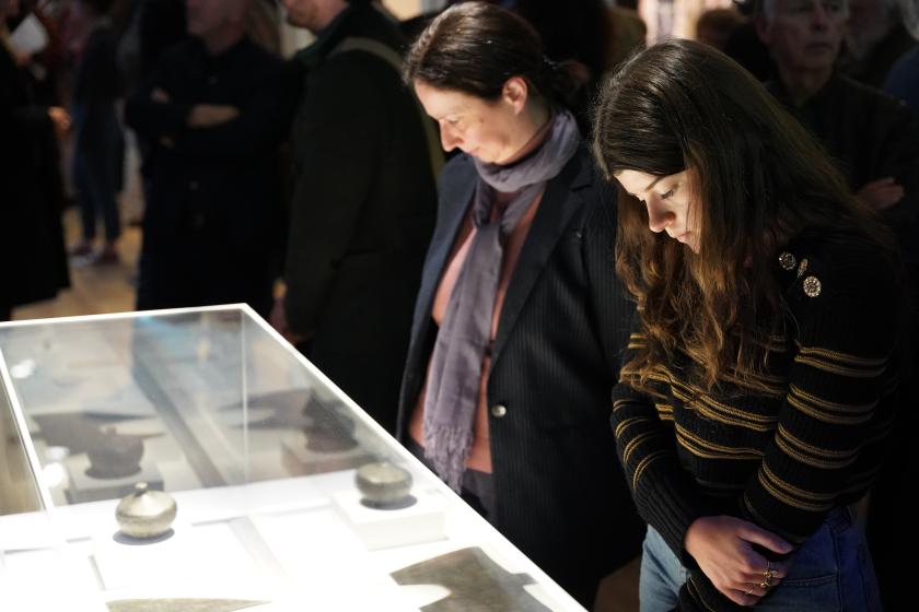 Visite dans l'exposition voyage en terre d'encens