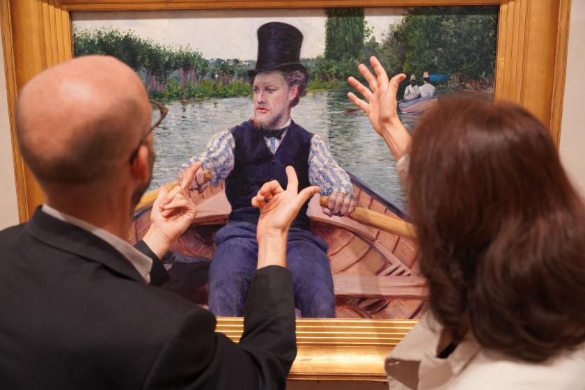 Des visiteurs devant "Partie de bateau"