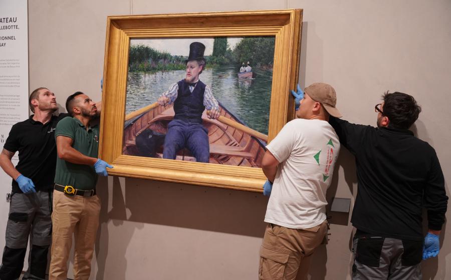 Accrochage de "Partie de bateau" de Gustave Caillebotte