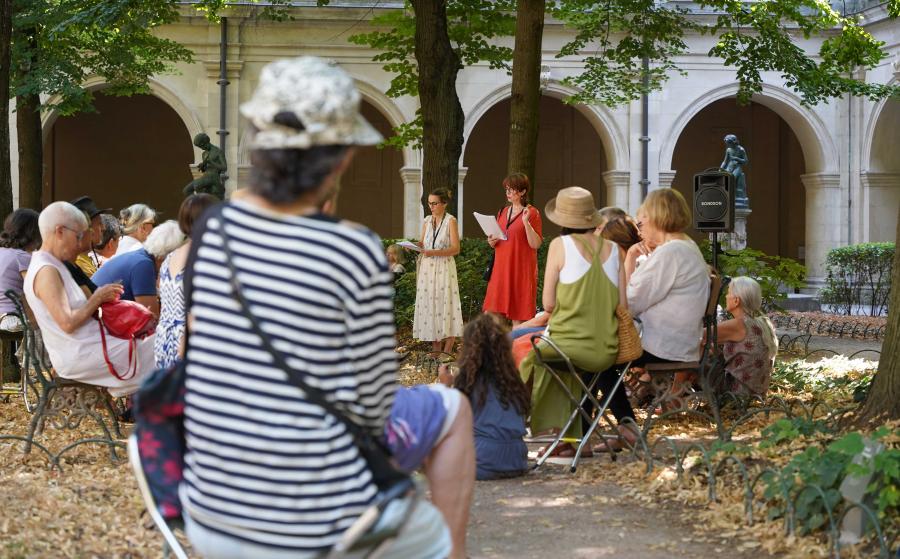 Lecture au jardin