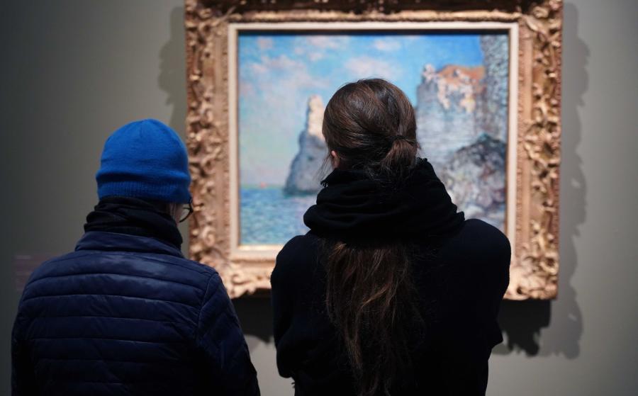 Vue de salle de l'exposition Etretat de la salle Monet