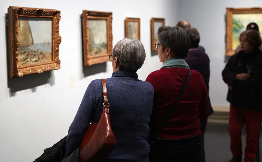 Vue de salle de l'exposition Etretat