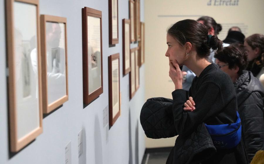 Vue de salle de l'exposition Etretat