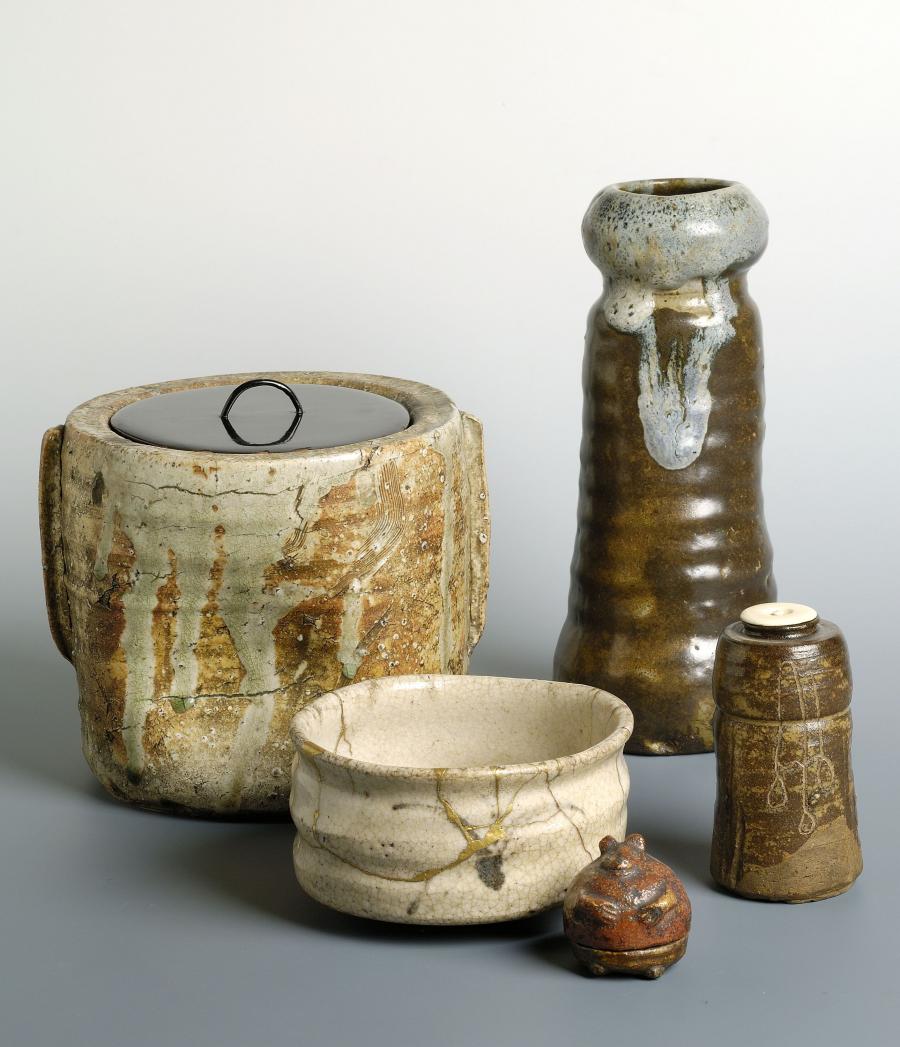 japon, Ensemble de céramiques pour la cérémonie du thé, fin XVIe- XIXe siècle.