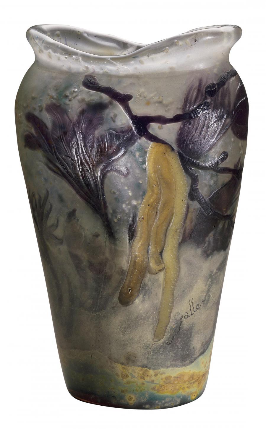 Émile Gallé, Vase à décor de chatons de noisetier et de magnolias, 1898-1900.